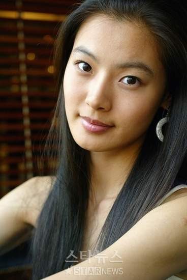 Yoon So Yi Photos and Profile