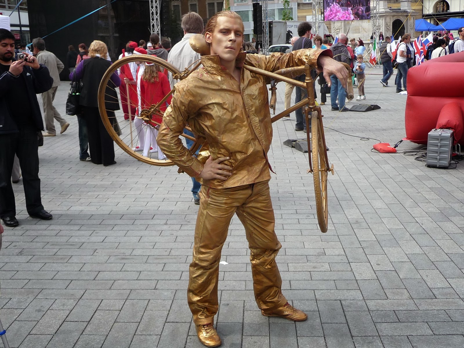 Amazing Living Statues Around The World Most Unbelievable & Amazing