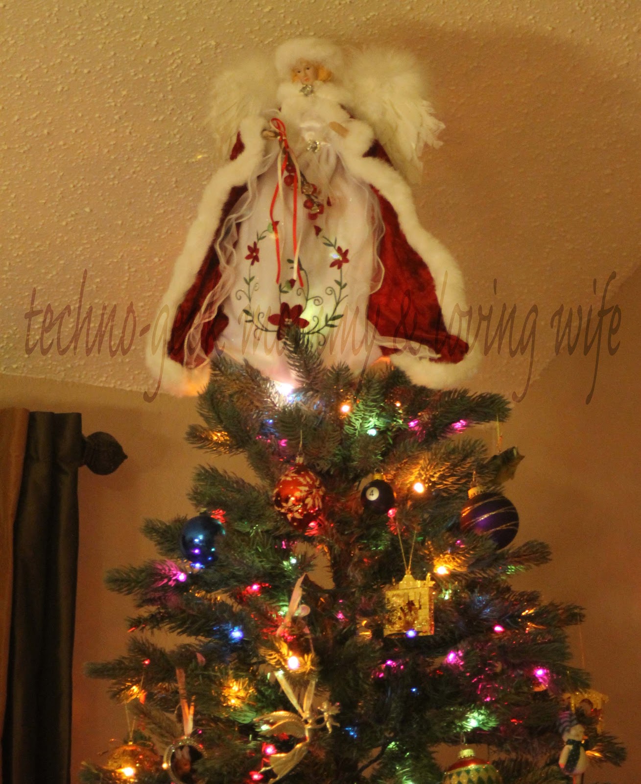 Techno-Geek Mommy & Loving Wife: Oh Christmas Tree...