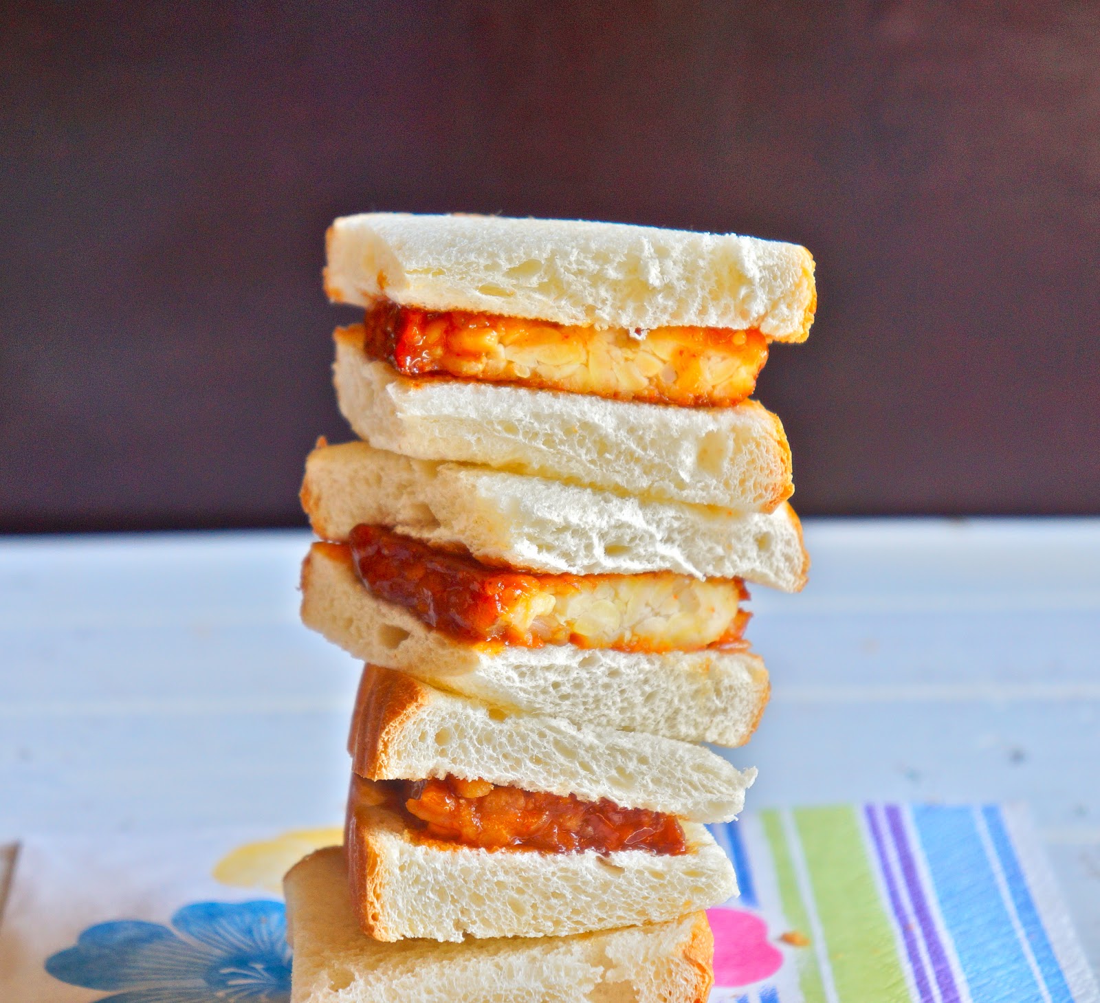 Spicy teriyaki tempeh mini sandwich