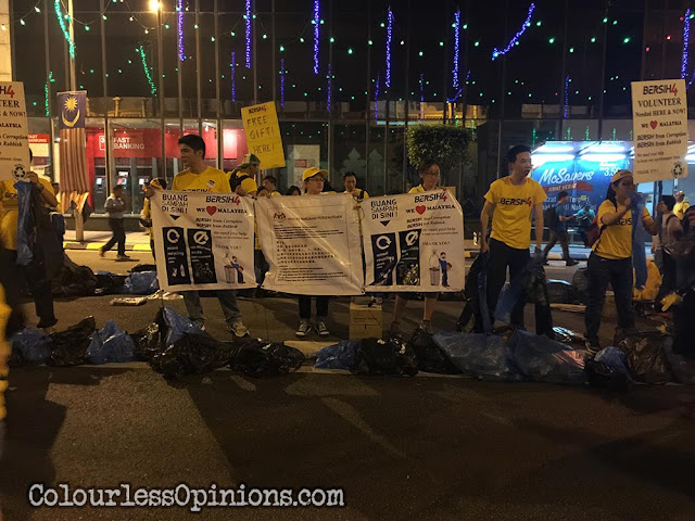 Bersih 4 garbage volunteers have kept the streets cleaner than ever before. bersih 4 garbage volunteers cleaners