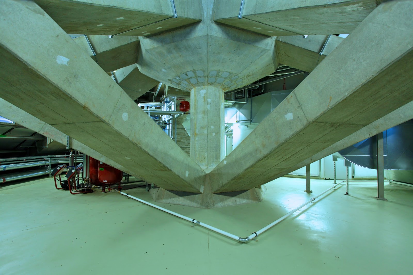 © Automotiveblogz Inside BMW Headquarters Fourcylinder tower Photos