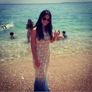 Veja os looks mais invejados da aniversariante "Bruna Marquezine" Para esta belíssima paisagem, escolheu um vestido longo.