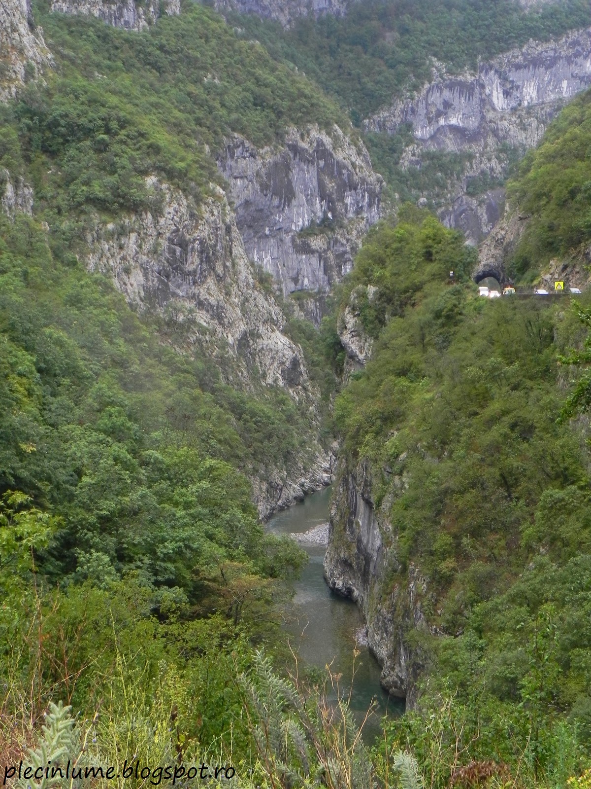 Canionul Moraca, Muntenegru Canionul Moraca, Muntenegru