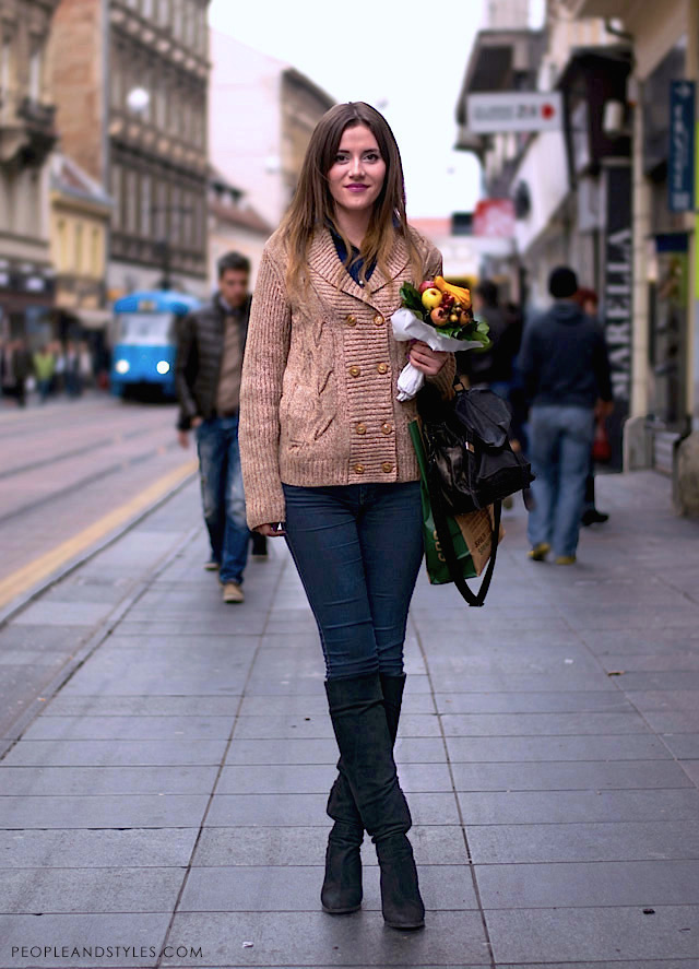 Fashion, style knee high boots, dark denim and a cardigan, fall fashion, photo by PEOPLEANDSTYLES.COM