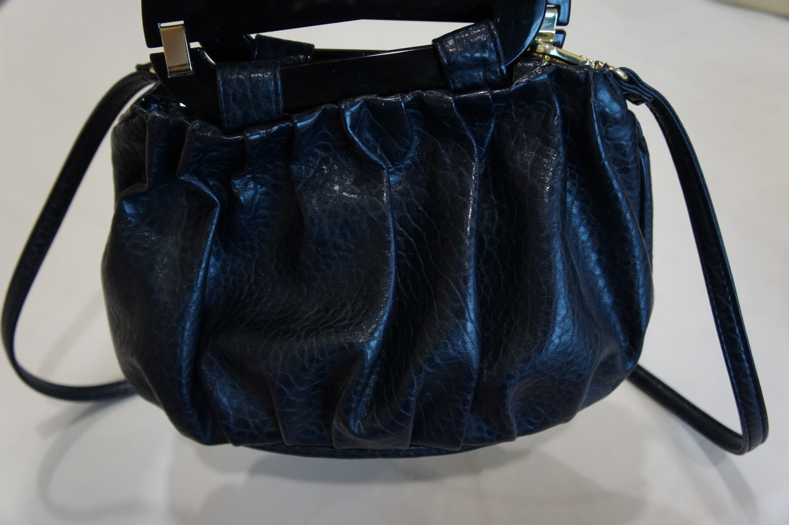 sisley sling bag