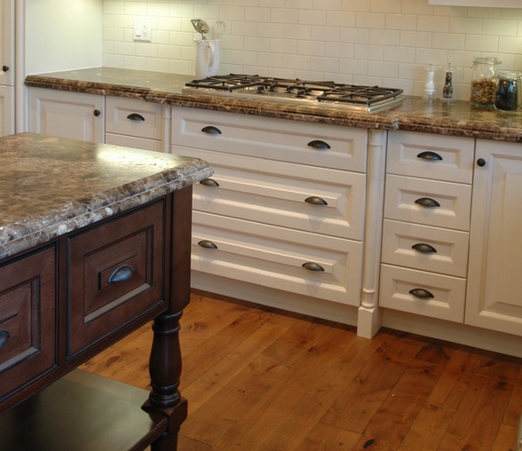 Corner The Perfect Finish Spray vs Hand Rubbed Stain