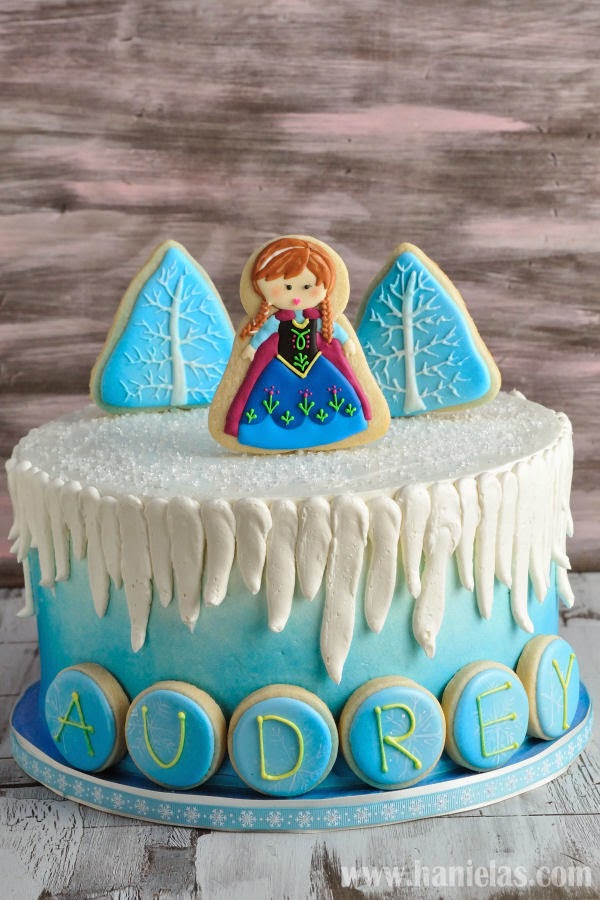 Haniela s: Movie Frozen Cake with Cookie Decorations