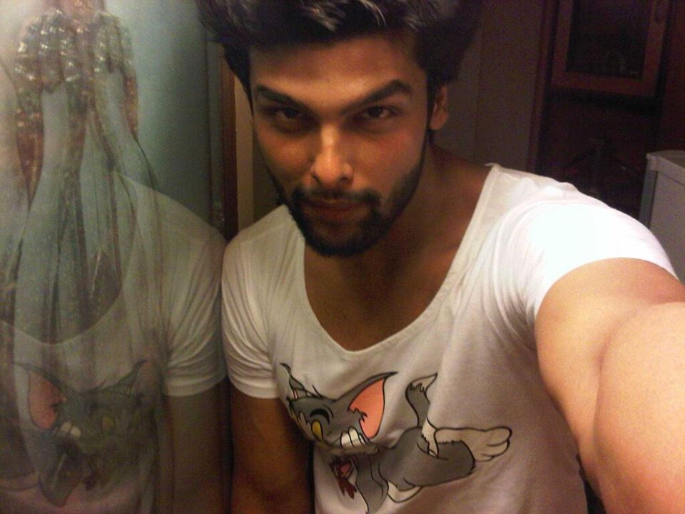 TV Actor Kushal Tandon Childhood Photos - MERE PIX