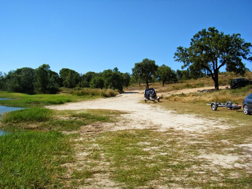 Estrada de acesso á praia fluvial