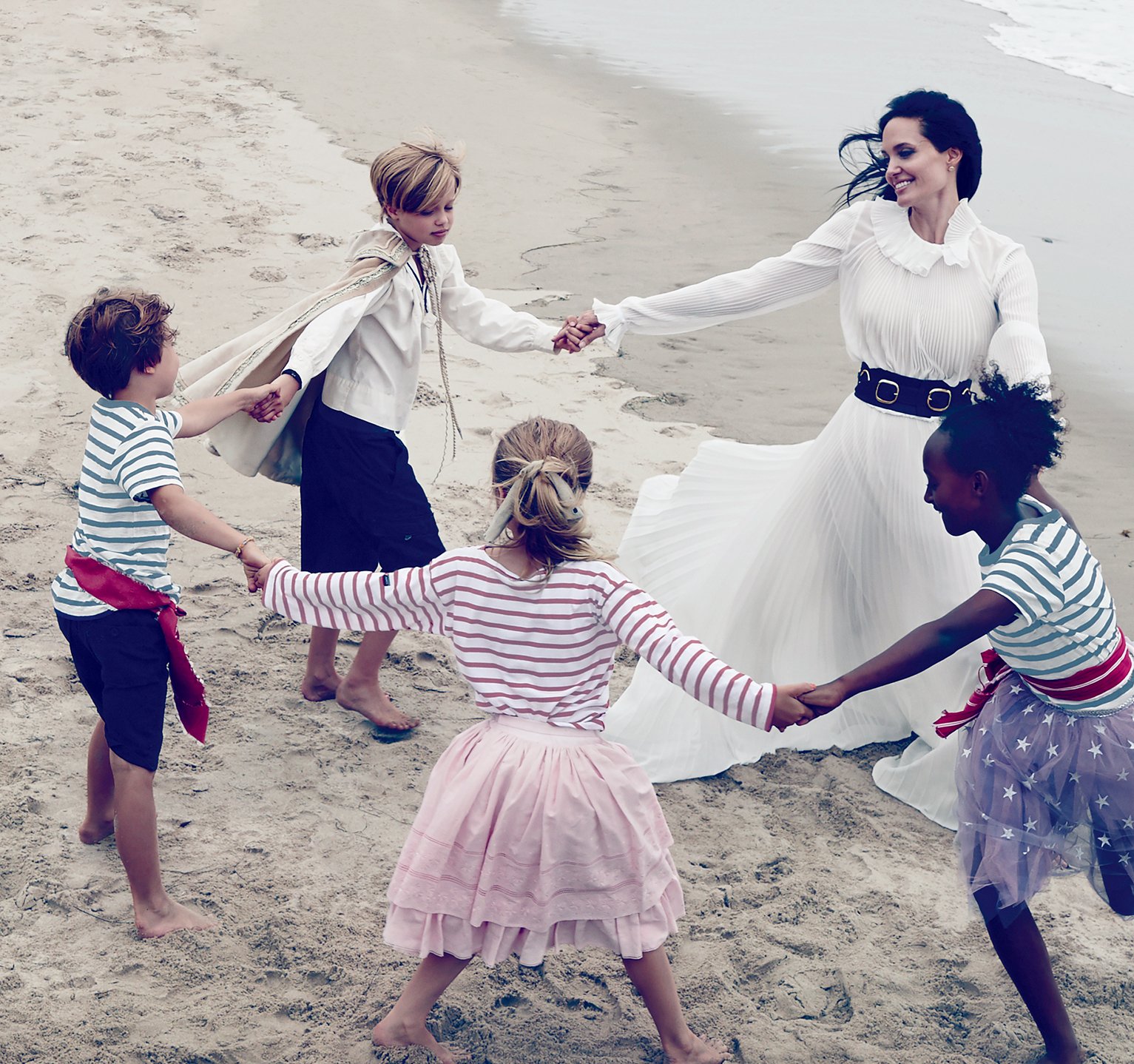 ATF : Angelina Jolie and family in Vogue US by Annie Leibovitz