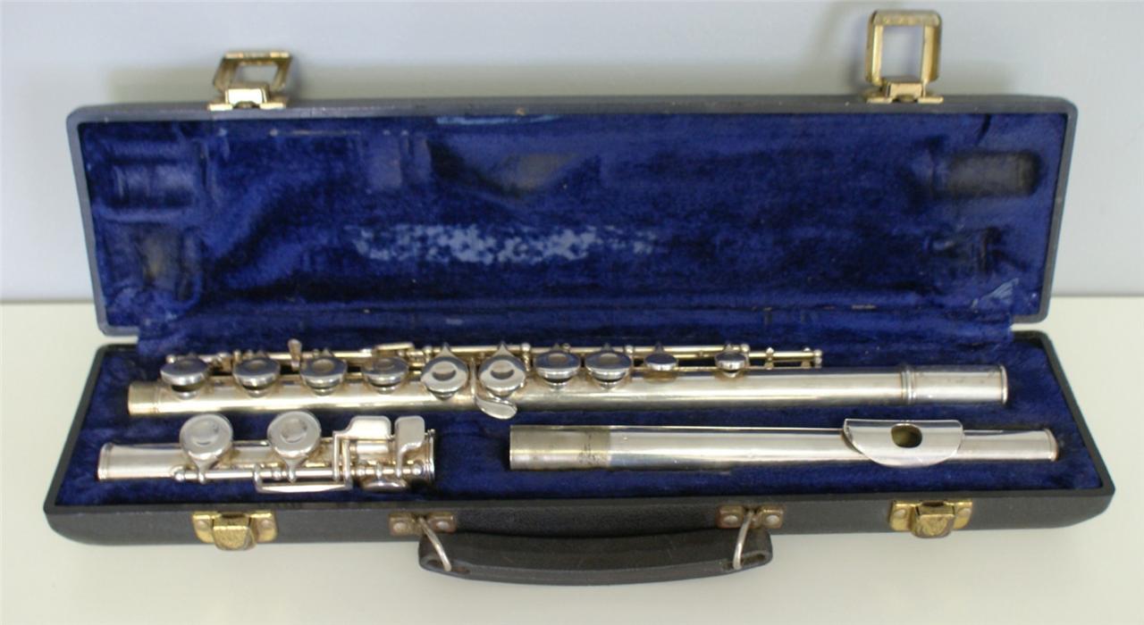KING CLEVELAND FLUTE 610 WITH CASE Gold Crafters Exchange