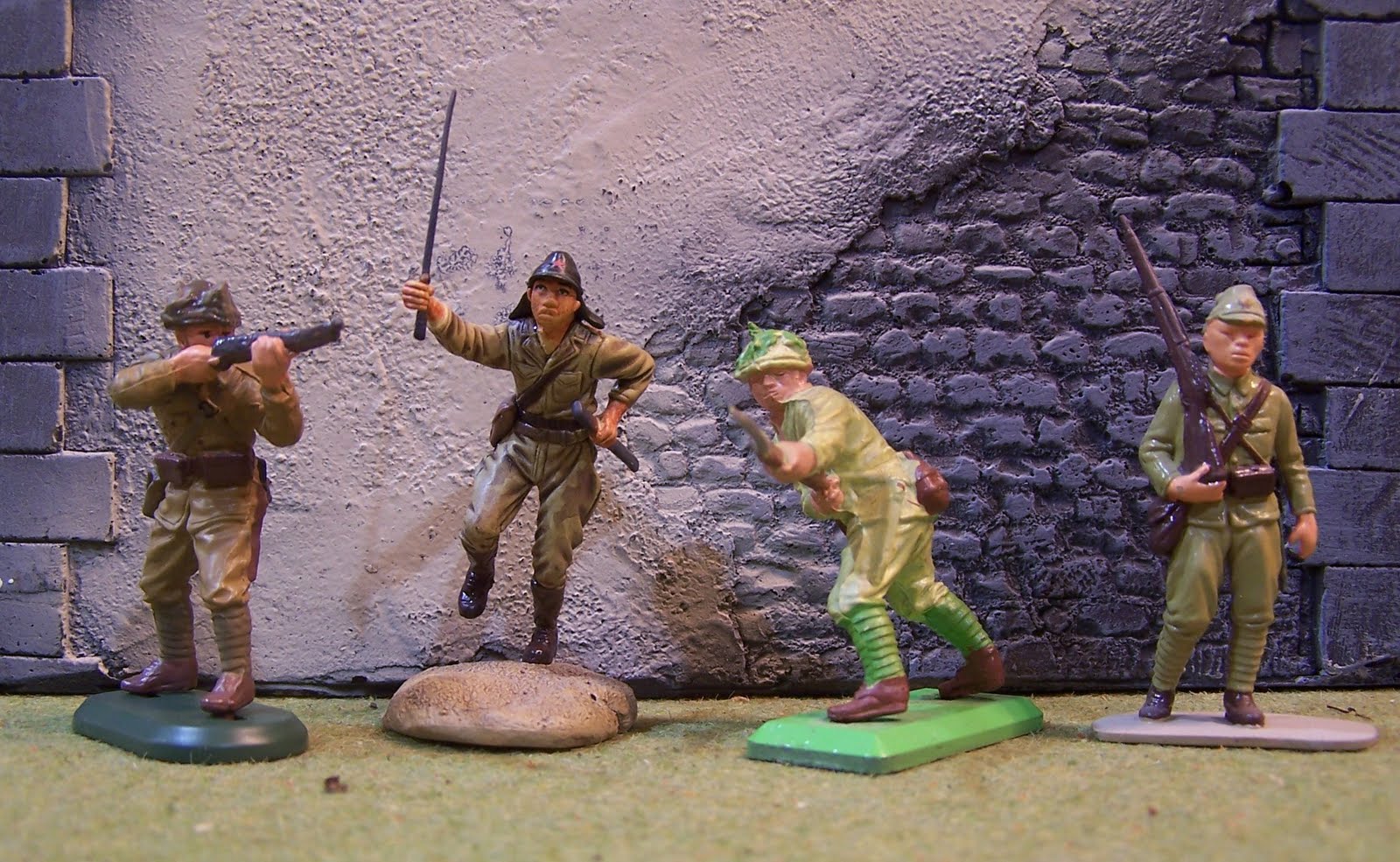 WWII Plastic Toy Soldiers HandPainted vs FactoryPainted