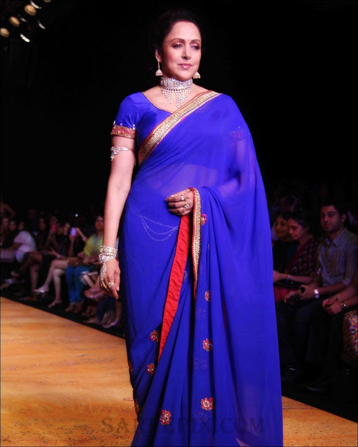 Hema_Malini_blue_saree_Ramp_walk Hema malini ramp walk in blue saree