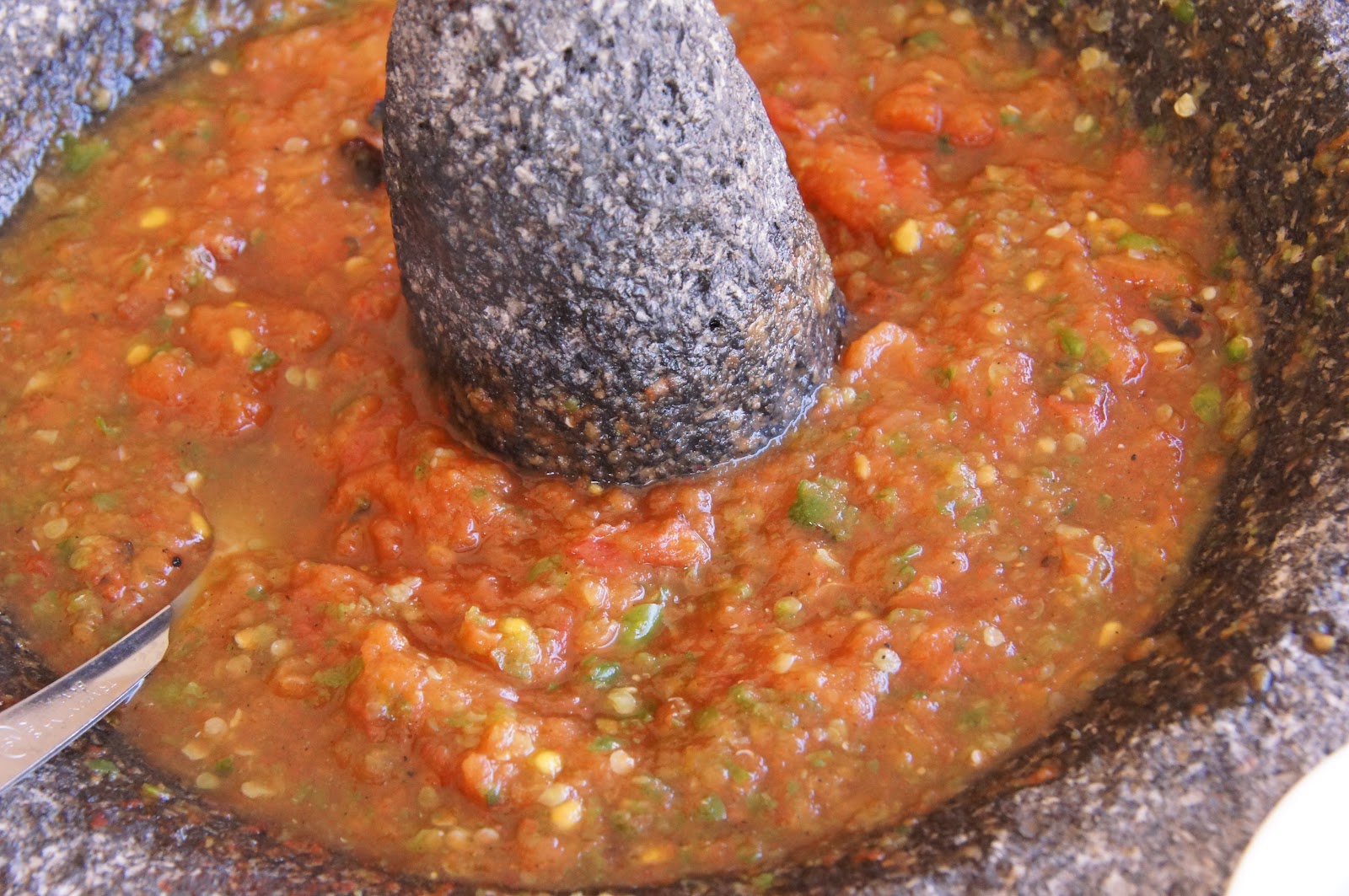 Chef Gama's Pictures Salsa Molcajete estilo Monterrey con Chile Piquin!