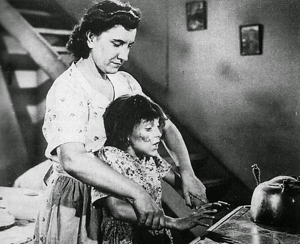 la petite story The little thief (french: la petite voleuse) is a 1989 french drama directed by claude miller it is based upon an unfinished script by françois truffaut. la petite story The little thief (french: la petite voleuse) is a 1989 french drama directed by claude miller it is based upon an unfinished script by françois truffaut.