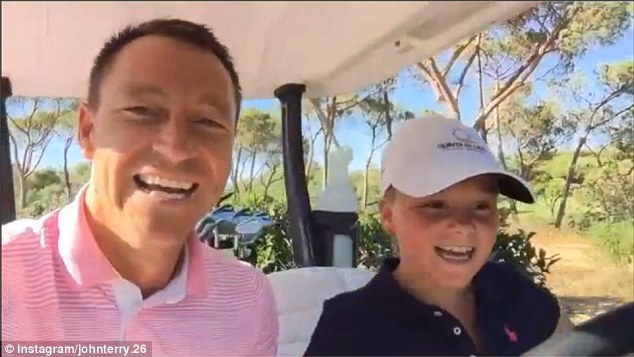 John Terry Nikmati Suasana Liburan Musim Panas Bersama Istri John Terry Nikmati Suasana Liburan Musim Panas Bersama Istri
