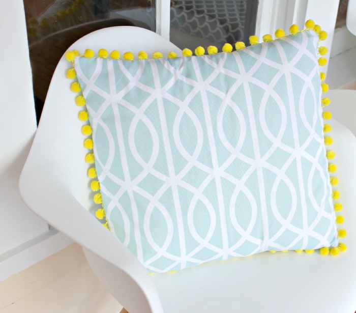7+PomPomPillow3 | 16 Spring Home Decor Projects | 41 |