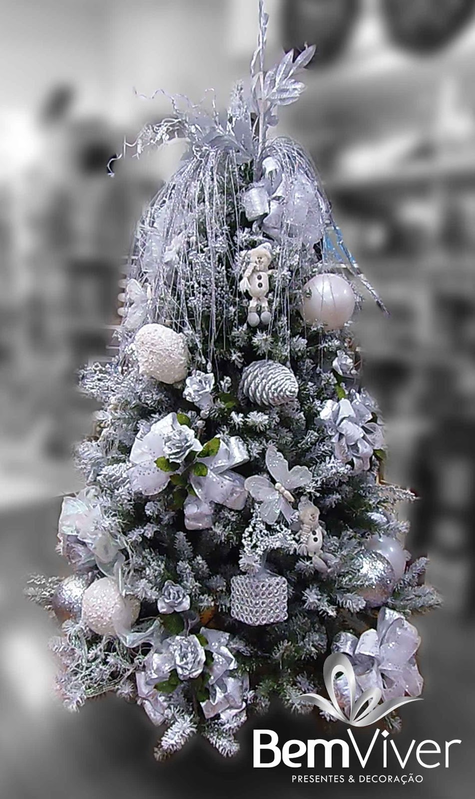 decoracao de arvore de natal vermelha e branca:Loja Bem Viver: Árvore prata decoracao de arvore de natal vermelha e branca:Loja Bem Viver: Árvore prata