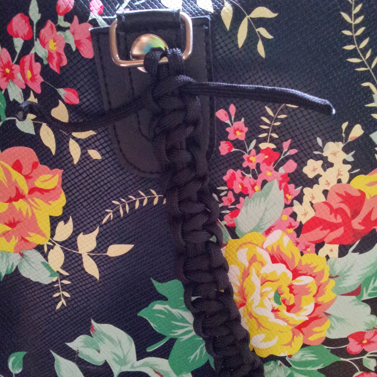 tea and craft New paracord handles for my skating bag