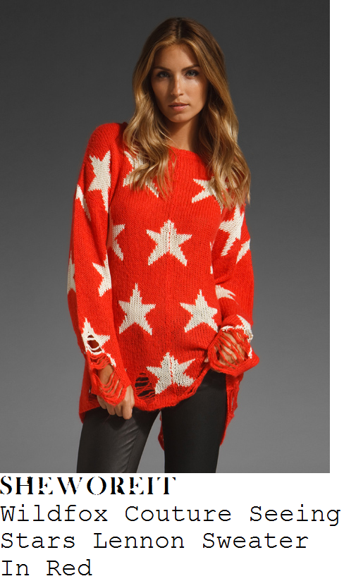 taylor-swift-red-and-white-star-print-oversized-baggy-distressed-knit-sweater