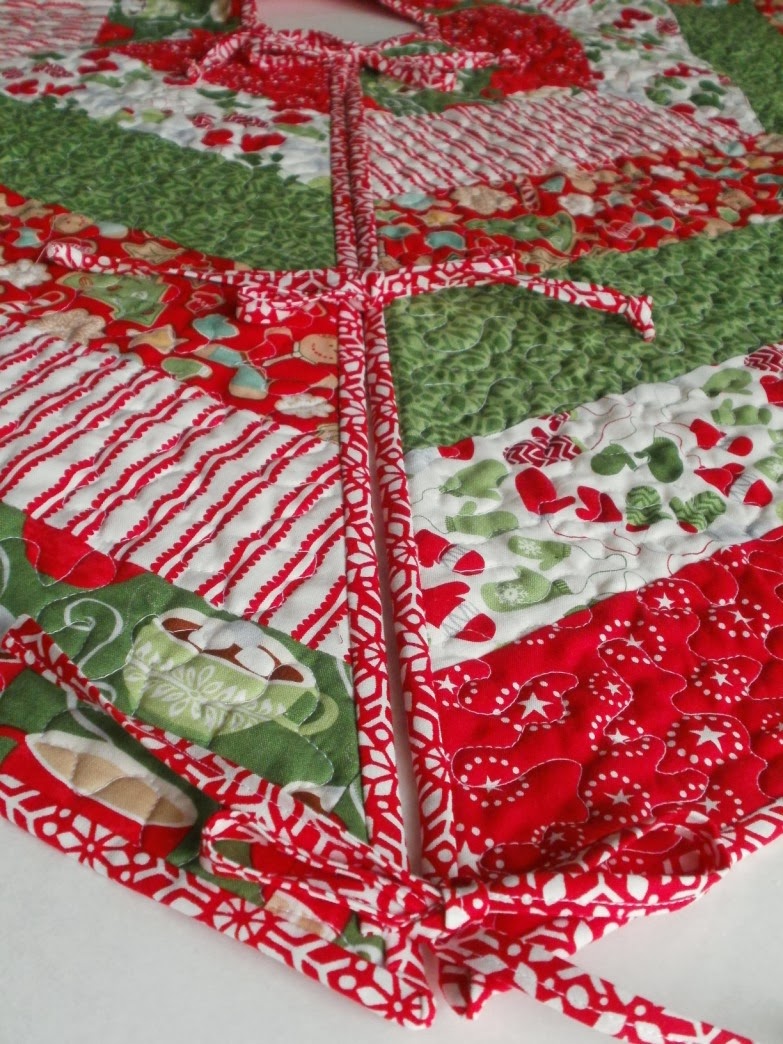 Amy Made That!by eamylove Have A Holly Jolly Tree Skirt!