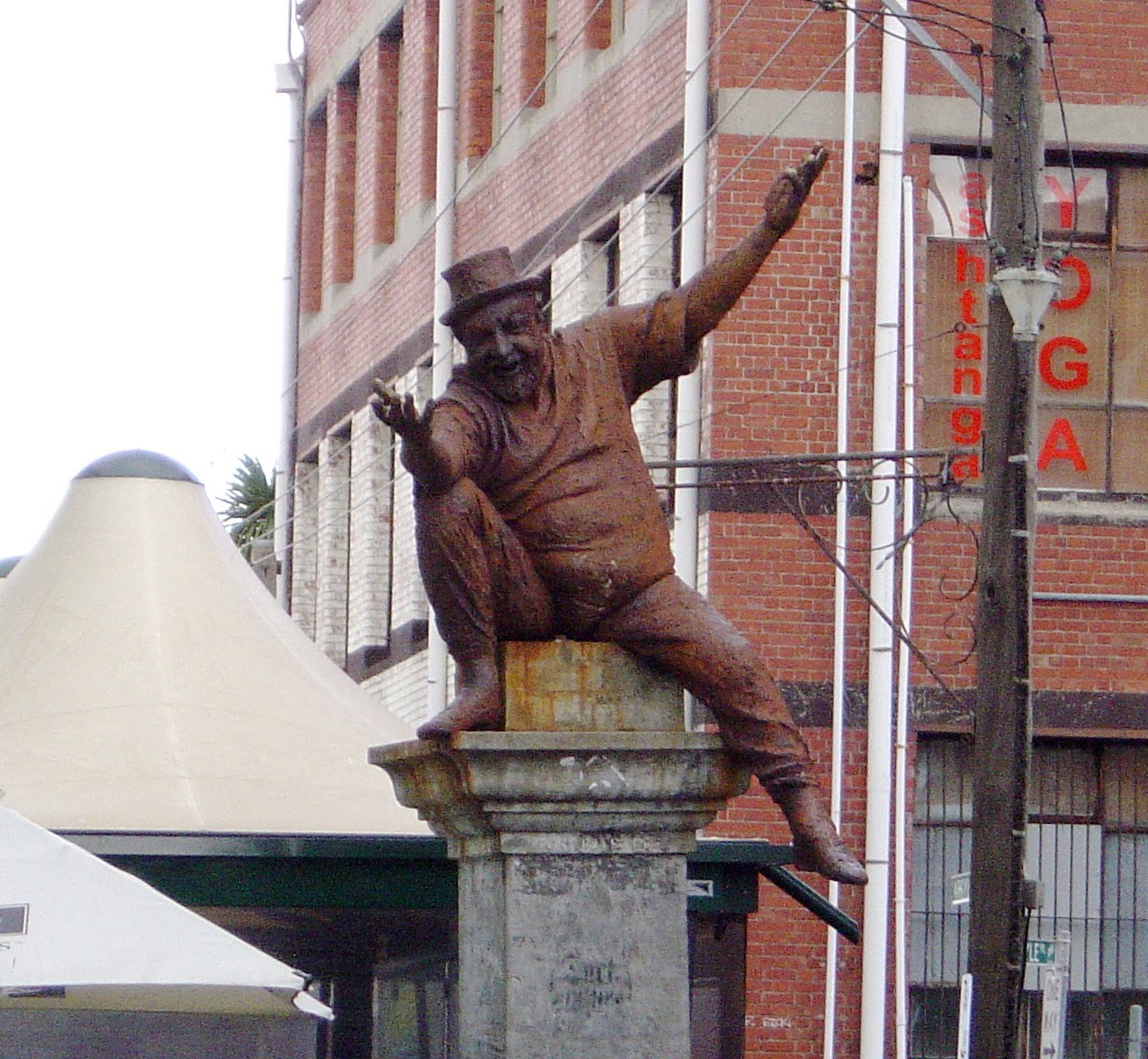 Bernie Winters Statue