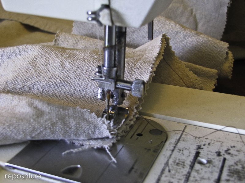 Reposhture Studio How to make an easy, elastic cushion cover