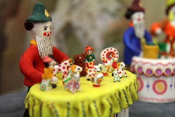 выставка глиняной игрушки Веселая карусель