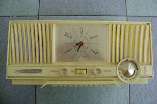 Sears Silvertone Model 7044 tube radio ( Used ) Sold Sears+clock+radio+front