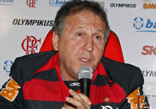 Zico com a camisa do Flamengo