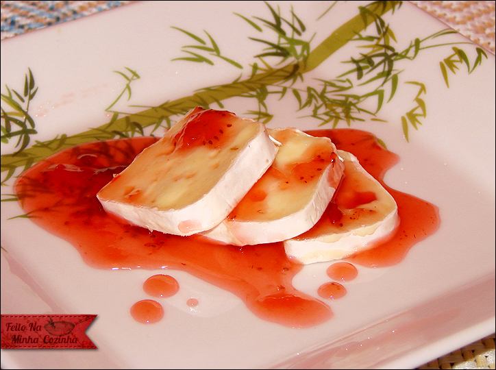 Feito na minha cozinha Queijo Brie com Geleia de Pimenta
