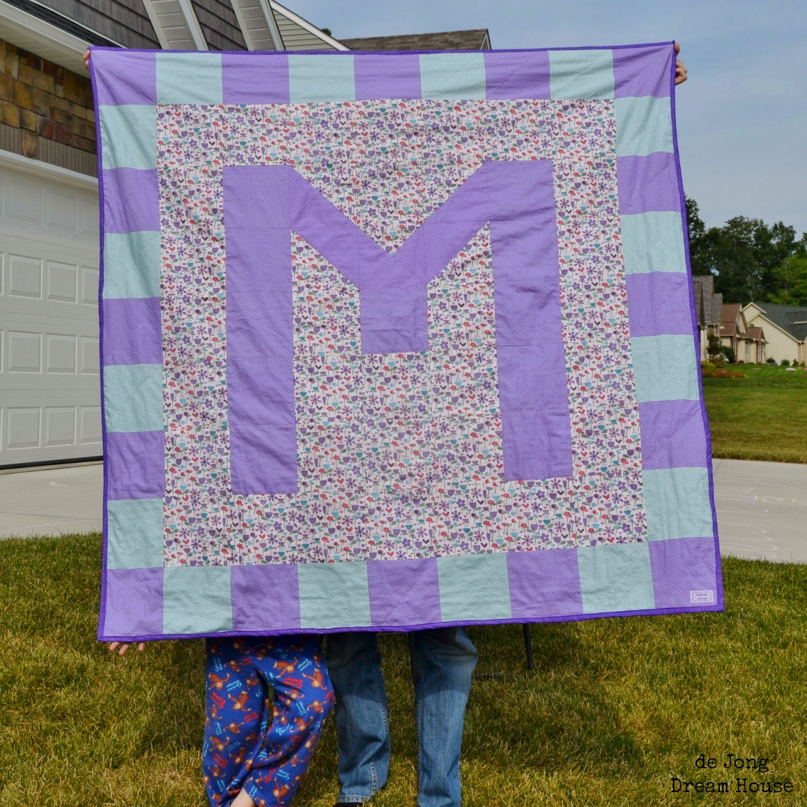 de Jong Dream House Quilt 6 Molly's Monogram Quilt