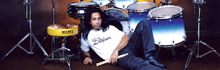 5 Drummer Terbaik Indonesia Banyak sekali drummer hebat di Indonesia, dengan skill dan talenta luar biasa. Namun dari sekian banyak drumer hebat, siapa yang pantas disebut sebagai drummer terbaik? Terbaik dalam persfektif saya adalah tidak hanya soal skill dan kualitas teknis. Tapi juga merujuk pada konsistensi, pengaruhdan dapat menjadi inspirasi banyak orang. Dari sekian banyak drummer hebat di Indonesia, ada 5 drummer yang pantas disebut yang terbaik. 1. Setyo Nugroho. Setyo Nugroho, atau lebih sering disebut dengan nama Tyo Nugros, mulai dikenal setelah menjadi drummer dari grup band Dewa, namun pada tahun 2008 tyo hengkang dari grup band yang sudah membesarkan namanya tersebut. Tyo pernah belajar drum secara formal di Sekolah Musik Farabi ketika SMP, disan ia pernah diajar oleh Keenan Nasution dan Gilang Ramadhan. Tyo kuliah di Percussion Institute of Technology dan Musicians Institute Hollywood, Amerika Serikat. Sewaktu kuliah itulah ia bertemu dengan banyak drummer kenamaan dan sekaligus belajar dari mereka. Salah satunya adalah Matt Laug, ia turut andil dalam membentuk karakter pukulan drum Tyo. 2. Gerry Herb. Gerry Herb adalah salah satu drummer ternama di Indonesia, tapi mungkin ia lebih dikenal di kalangan musisi. Gerry pernah menjadi drummer dari band ALV yang digawangi juga oleh Nugie. Permainan drum dan cara memegang stick drum Gerry cukup khas. Ia juga dipercaya oleh Yovie Widyanto untuk menjadi additional drummer [ada setiap pertunjukannya. 3. Rajasa Ikmal Tobing (Ikmal Tobing). Ikmal Tobing adalah anak dari Jelly Tobing, yang juga merupakan salah satu pemain drumm terbaik Indonesia. Rambut mowhak dan gaya yang enerjik saat bermain drum menjadi ciri khas dari ikmal. Ikmal merupakan drummer muda yang saat ini sedang dikagumi masyarakat Indonesia. Jadi tidak salah jika ia menjadi salahsatu drummer terbaik Indonesia.