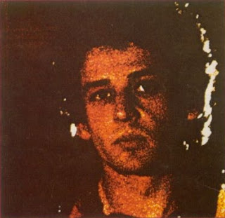 Richard Pinhas en 1980 retratado para la carpeta del álbum East West.