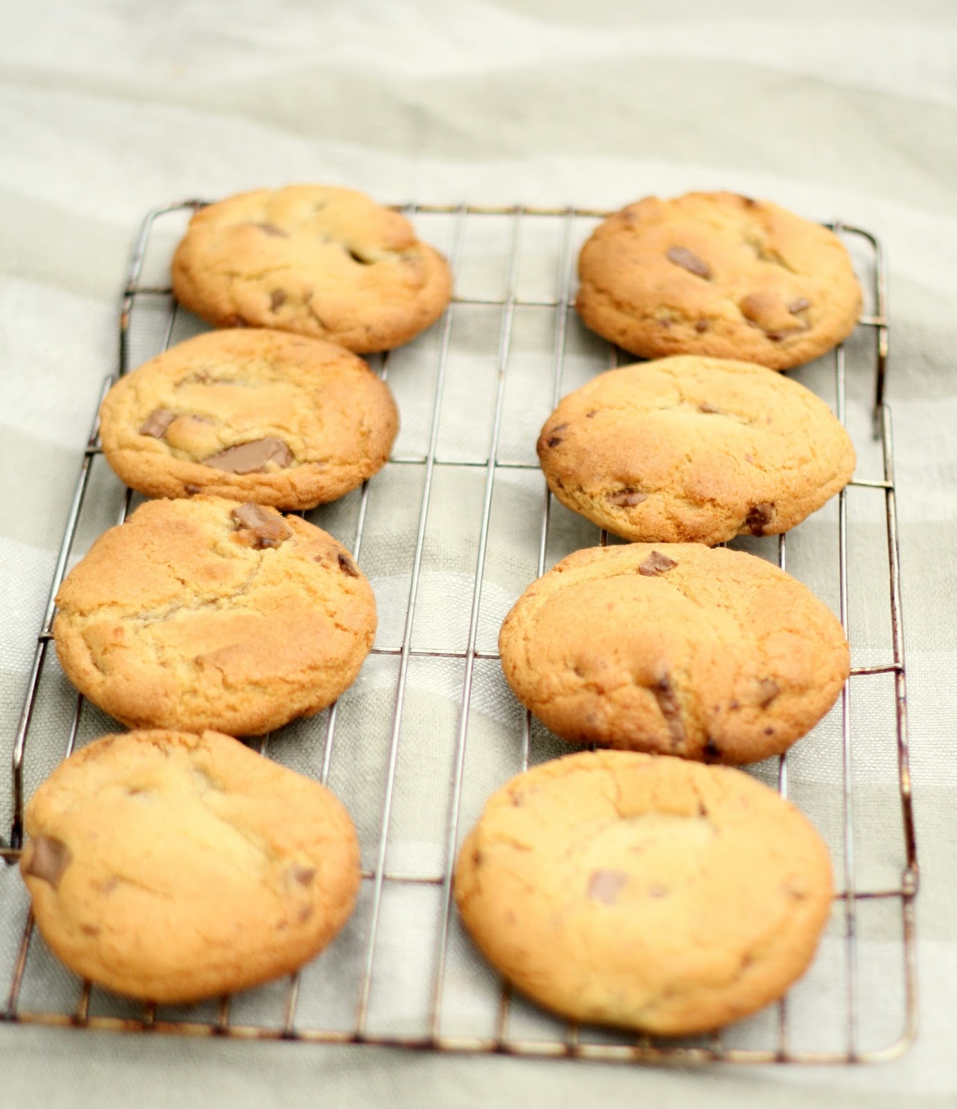 The Queen of Puddings Thick and chewy American choc chip cookies