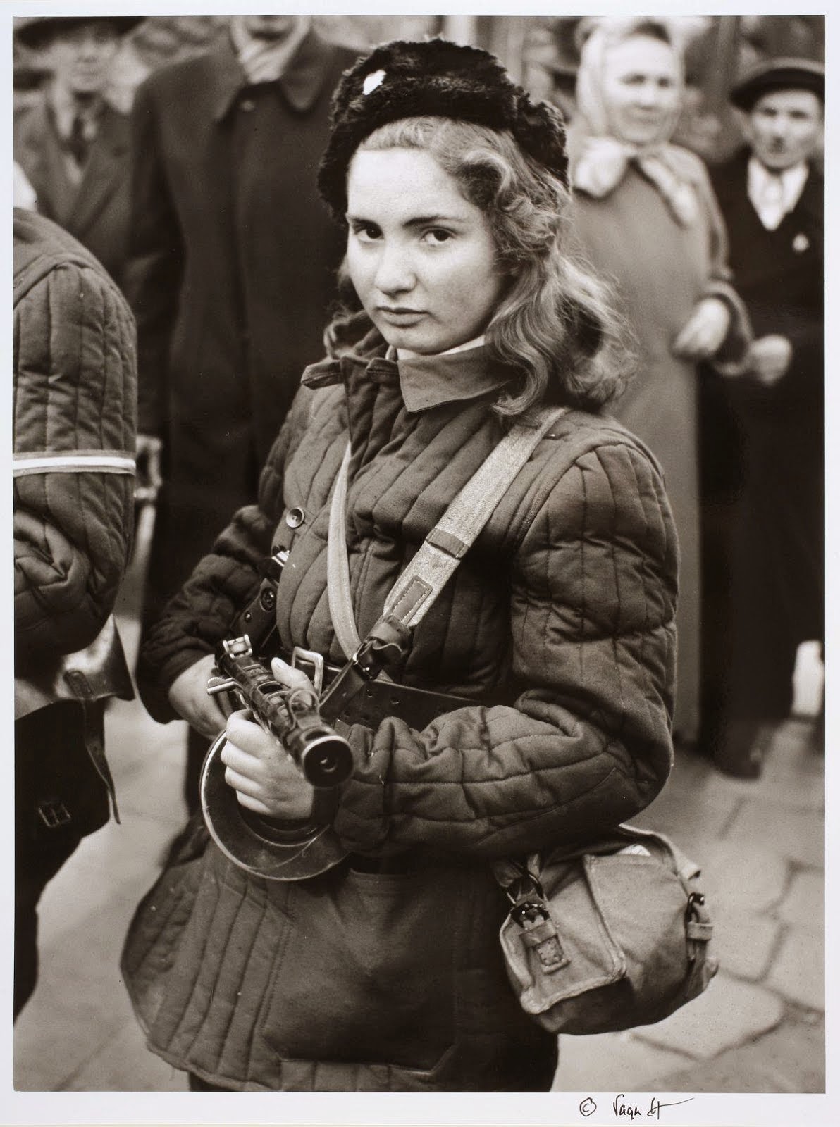 15 year old Hungarian girl fighting Soviet invasion