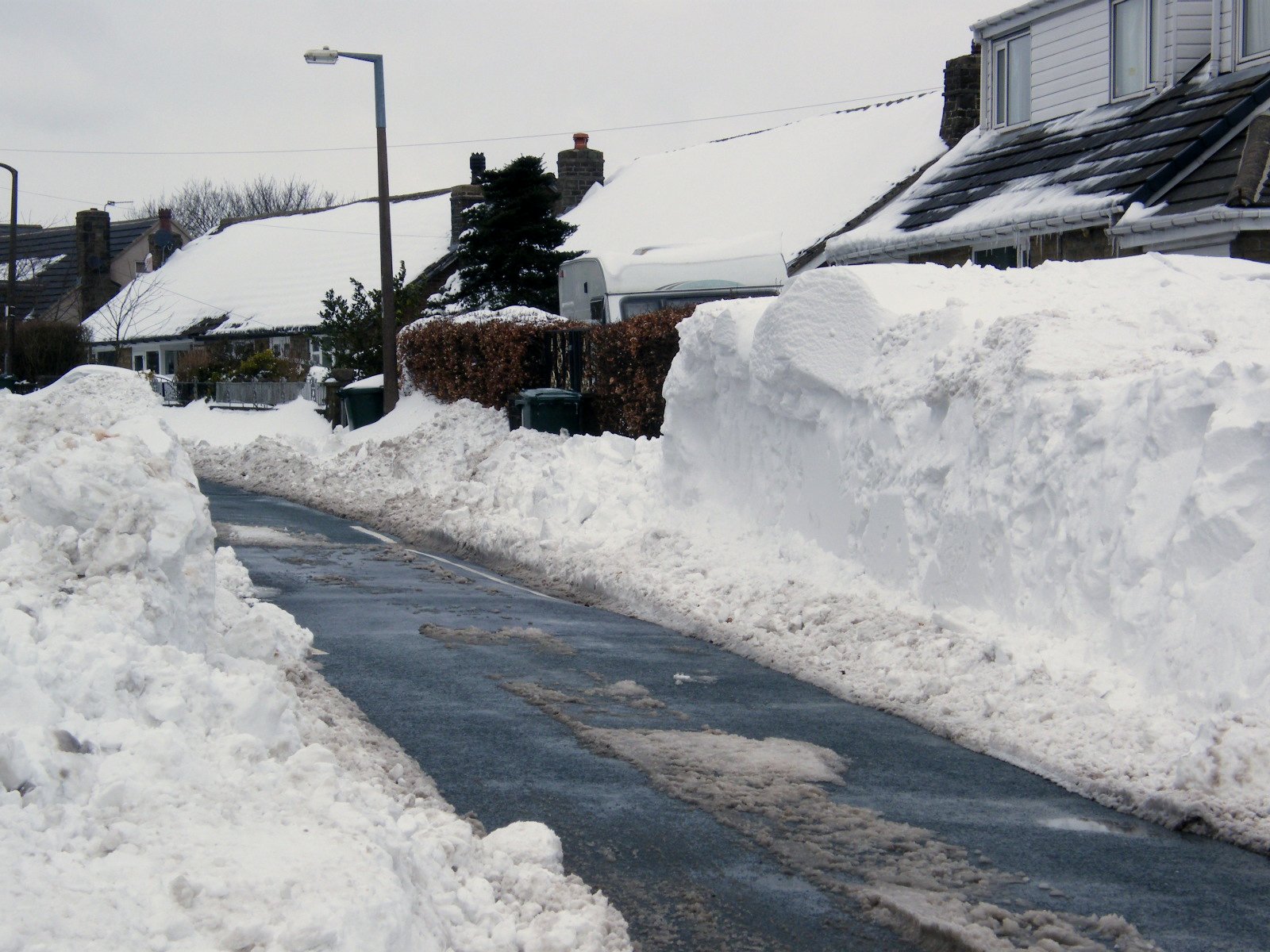 WEST YORKSHIRE BIRDING Queensbury, more snow, more Waxwings