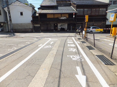 Cycling routes to tourist sites well marked around Kanazawa Cycling routes to tourist sites well marked around Kanazawa