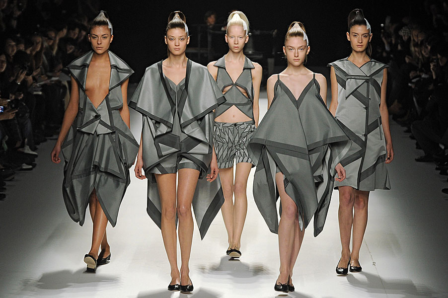 Japanese Fashion Designer Issey Miyake Japanese Fashion Designer Issey Miyake