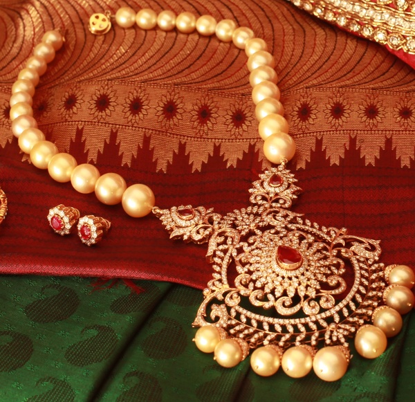 Pearl set with diamond pendant and pearl drops