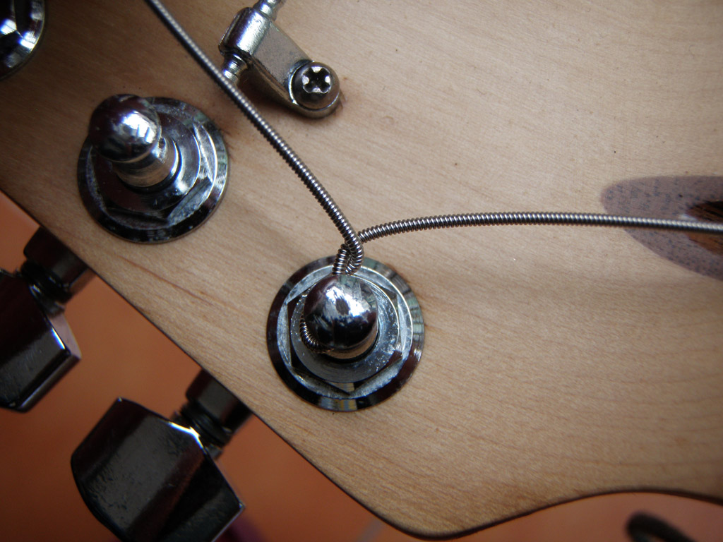 How to tighten the strings on the guitar 87 How to tighten the strings on the guitar 16