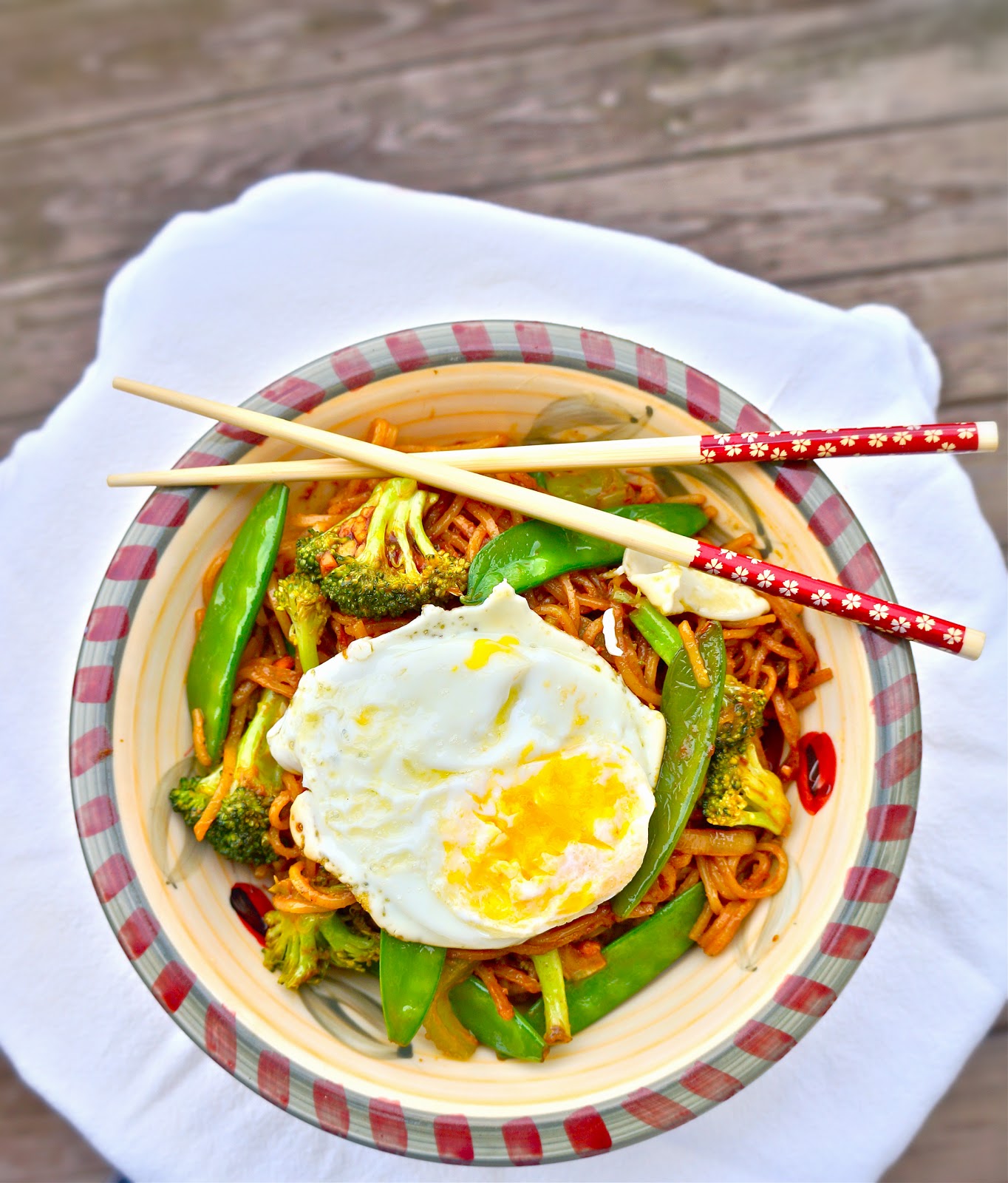 Rice noodles in peanut curry sauce