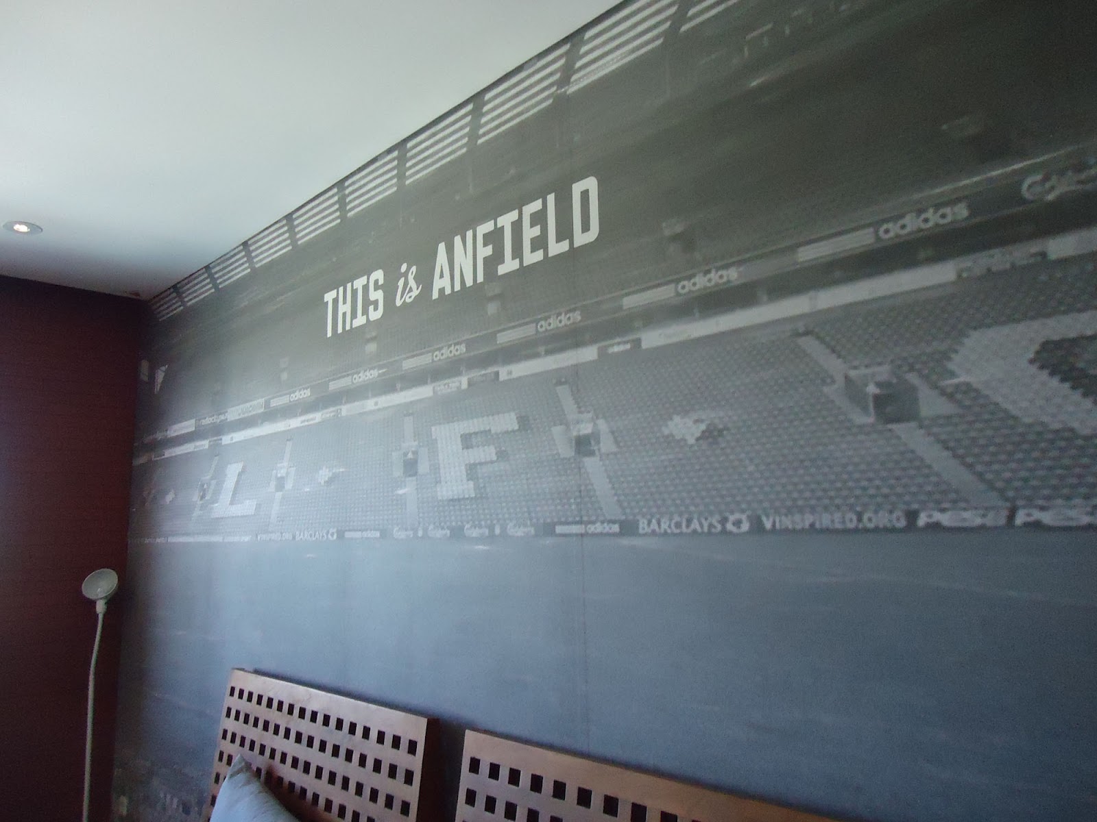 dekorasi kamar liverpool besar, kandang, sarangnya Liverpool, yaitu This Is Anfield room