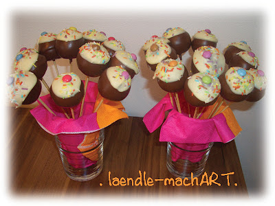 Cakepops mit Smarties Kuchen am Stiel