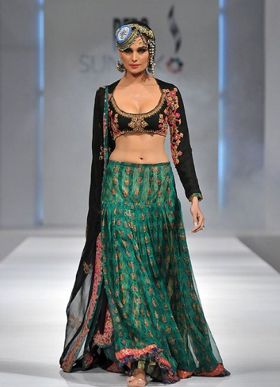 http://4.bp.blogspot.com/-dWMADsasGXM/TZfn1BXQlpI/AAAAAAAAB9w/_YNfLnrTQkw/s1600/Pakistan+Fashion+Week+2011+%252811%2529.jpg