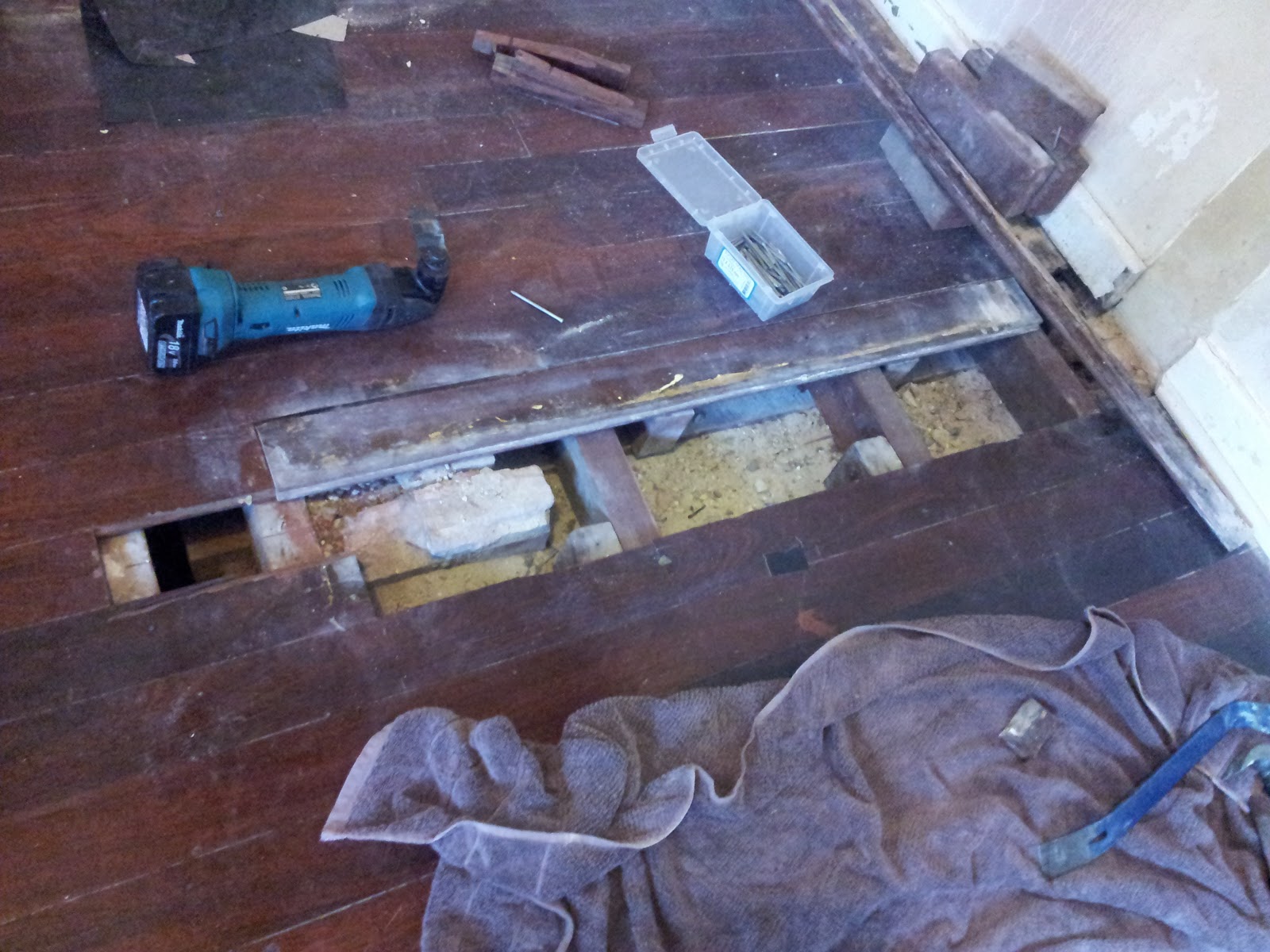 Jarrah Jungle DIY How To Repair A Hole In The Floorboards (Using