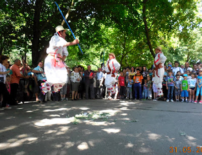 Jocul calusarilor cu sarituri