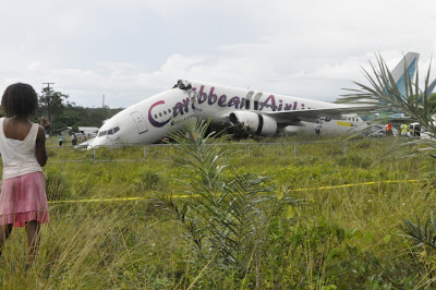 [Internacional] Fotos do Acidente da Caribbean Airlines 737_800+-+Caribbean+Airlines+-+Guiana+-+jul2011_+%25286%2529