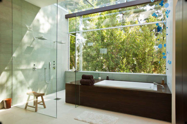 варианты дизайна ванной комнаты с окном фото